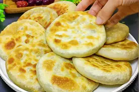 做韭菜盒子，凉水和开水和面是大错，教你一招，皮薄馅鲜凉了不硬视频封面