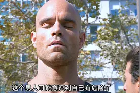 男子意外获得异能，摸到啥就能变成啥，连子弹都打不进视频封面