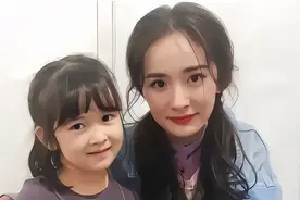 杨幂终于拿回女儿抚养权，小糯米回北京上学，母女俩欢聚一堂视频封面
