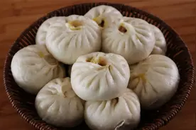 素馅包子最好吃做法，不加葱花不加鸡蛋，皮薄馅大，比肉包子香！