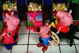 乔治把姥姥给他的婴儿车让给佩奇玩，姥姥强硬要求不给佩奇