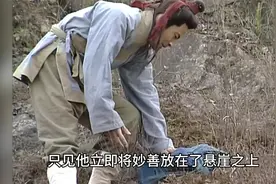 男人将刚出生的女儿扔到深山喂野兽，没想到连野兽都不敢吃视频封面