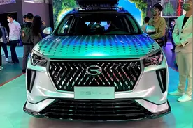 全新广汽传祺GS4帅气亮相！售8.98万元，再掀越级豪华SUV风潮！视频封面