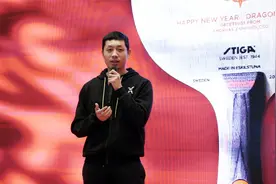 即兴上台讲话，许昕的口才和反应能力一流，表现落落大方令人佩服视频封面