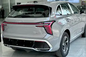 新车驾到！全新红旗 HS3(2024) -1.5L 涡轮增压超豪华 SUV |