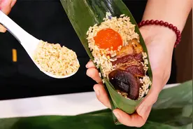 马上端午了，还是肉粽好吃，粽子这样做软糯咸香，一口气吃了三个