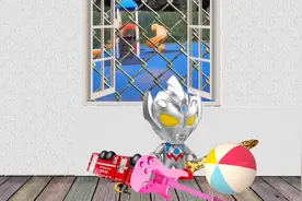 小泰迦一个人在家玩玩具视频封面