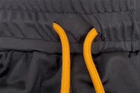 原来裤带上面的2根绳子是这样绑的，松紧可调一拉就开，太方便了