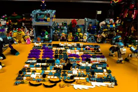 用积木拼搭两个小机甲，希望大家喜欢