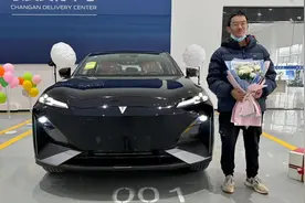 新车15万，长安深蓝S7，长的像兰博基尼一样? 兄弟提新车，怎么样
