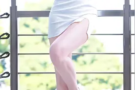 站在这里是需要勇气的 街拍 美女 路人视角 紧身牛仔裤 太古里街视频封面