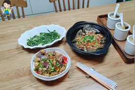 10:30开始做午餐，简单的三个家常菜，荤素搭配，都是妈妈的爱！