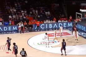 太惨了！中国男篮U17输美国84分，最后7分钟0-33，球过半场都费劲