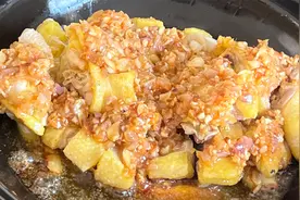 教你沙姜生焗鸡怎样做才好吃，出锅皮脆肉滑，鲜嫩多汁，太香了