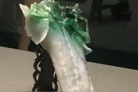 价值2亿的翡翠白菜，堪称清朝玉雕技术的巅峰之作图片
