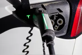 只能申请220V电表——特斯拉车主的家用充电桩选择图片