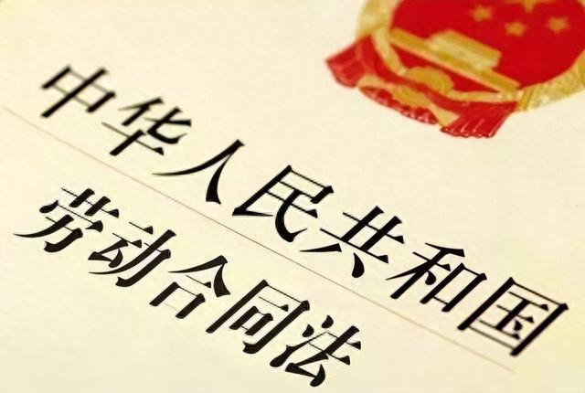 空姐机舱内穿情趣内衣拍照，发布称：超级舒服！网友：全脱算了