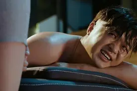 电影《大人物》中赵泰是如何对待女助理的图片