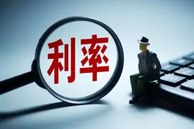 在银行存100万，一年有多少利息？银行员工：每月可多一份工资图片