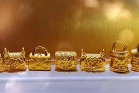 包治百病的潮宏基，治不了穷图片