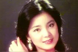 宽眼距又塌鼻梁的邓丽君，如何成为时代美人的？其实道理很简单图片