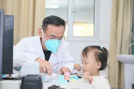 曾经住院210天的早产宝宝，三岁回到医院“庆生”图片