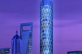 上海中心大厦的中国院方案，顶部建了一座摩天轮图片