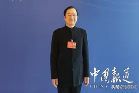 张其成两会提案：关于制定全国统一的中式学位服的提案图片