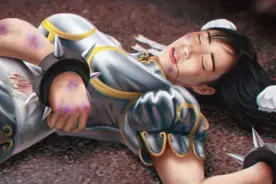 历代春丽战败后效果图，二十年前卡普空就把尺度拉满了图片