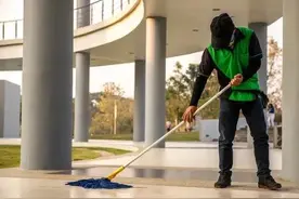 小工工资给200~240块钱一天的，青岛中韩劳务市场？图片