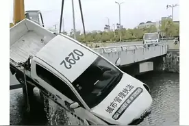 扬州3名城管落水，评论区曝光人性，没有救人证引深思图片