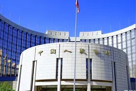 储户质疑银行新规：存现金10万元起要提供资金来源证明图片
