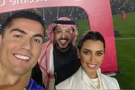 人很漂亮！沙特美女主播，主持C罗亮相仪式！C罗当场主动和她合影图片