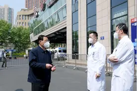 上海市委书记李强：要把疫情期间市民就医需求服务保障工作放在更加突出的位置，换位思考、将心比心图片