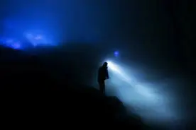 影像：印尼神秘美景下的地狱工作图片