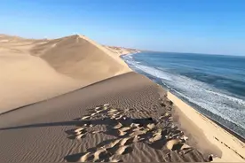 纳米比亚有1600公里海岸线，却都是纳米布沙漠，沿海沙漠很神奇图片