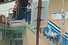 儿科医生遭遇恶性袭击，红衣女子推人下楼震惊全国！如何判？图片