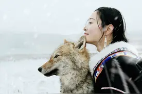 成都女孩卖车卖房，只为养活“狼儿子”，如今结局催人泪下图片