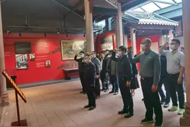 都安党政考察团参观中共宝安县第一次党员代表大会纪念馆图片