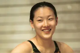 “跳水女皇”伏明霞：4夺奥运金牌，嫁大26岁的富豪，5年生3子图片