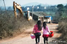 200斤女子强行卖淫，60岁大爷哭诉：她压我身上，我实在反抗不动图片