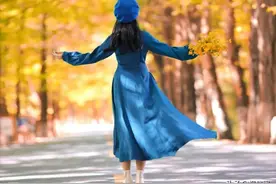 上了年纪的女人，拍照姿势参考6句口诀，照片优雅大方又养眼图片