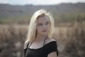 真正厉害的人，对以下四件事“不闻不问”图片