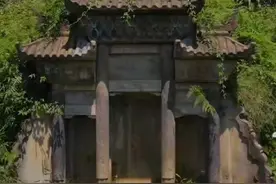 四川宜宾筠连县清朝知县牌坊式古墓，远看就像一栋房子好壮观图片
