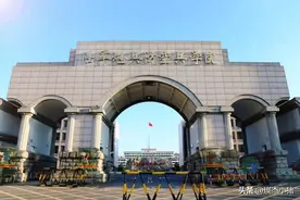 陆军总部组建后，20余所军校转隶至陆军，重组为12所陆军院校图片