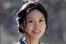 闫妮的真情与泪水：前公婆也是我的亲人，50岁还单身，让女儿担忧图片