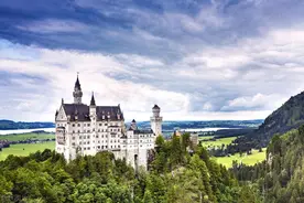 德国人问法国人：你们怎么看自己二战时迅速投降的行为？附评论图片