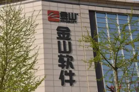 金山系雄风再显，雷军创建黑灯工厂，中文编程也迎来新突破图片