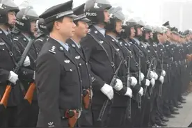 公安民警是否应该脱离普通公务员序列？图片