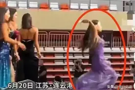 女模脱鞋砸评委后续：知情人爆猛料选手均已被潜规则，比赛很公平图片